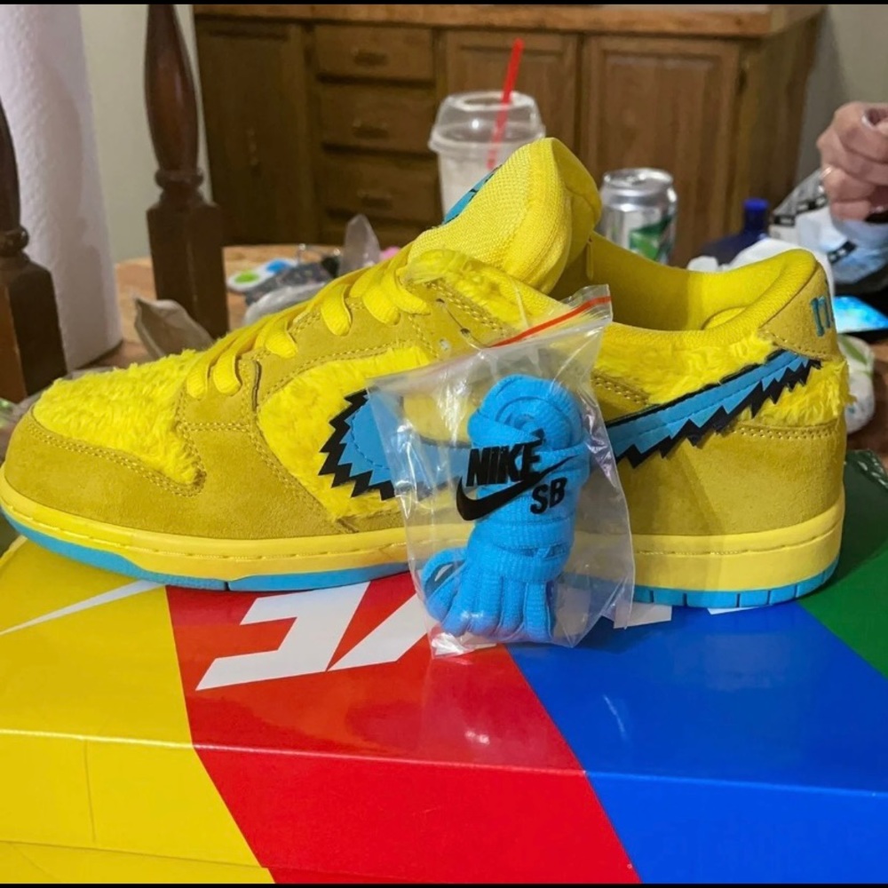 Nike SB Dunk Low Grateful Dead Yellow Bear